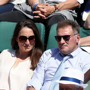 Pierre Sled et sa compagne dans les tribunes des Internationaux de Tennis de Roland Garros à Paris le 8 juin 2017 © Cyril Moreau-Dominique Jacovides/Bestimage