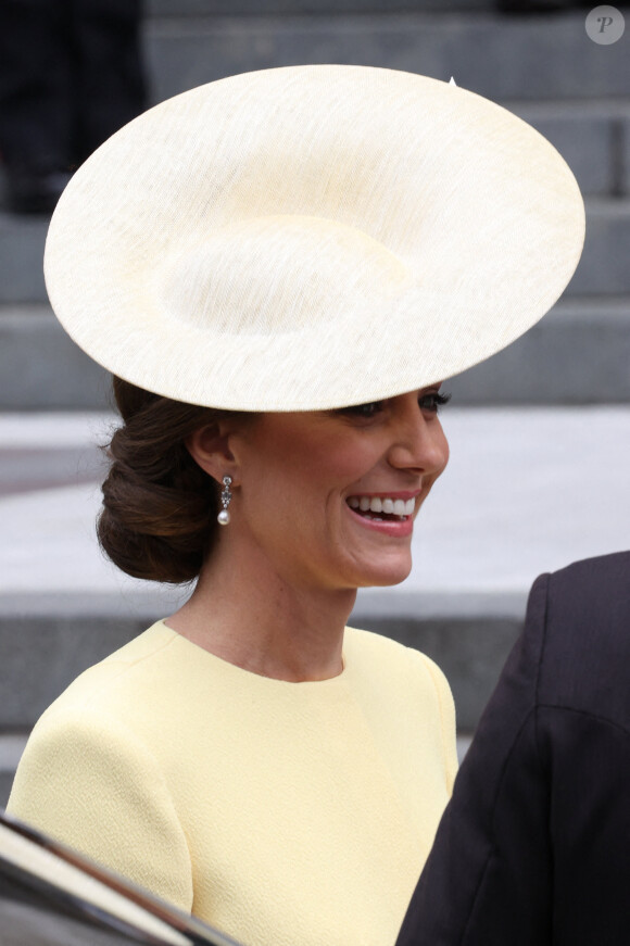 Kate Middleton à la messe hommage pour la reine Elizabeth II, qui fête son jubilé de platine, le 3 juin 2022 à la cathédrale Saint-Paul de Londres.