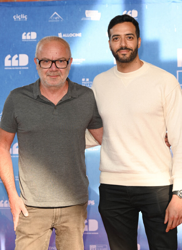 Olivier Baroux et Tarek Boudali au photocall du jury de la première édition du film de demain (FFD) au Ciné Lumière de Vierzon le 2 juin 2022. © Coadic Guirec / Bestimage 