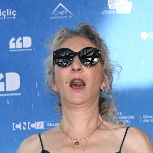 Corinne Masiero (présidente du jury) au photocall du jury de la première édition du film de demain (FFD) au Ciné Lumière de Vierzon le 2 juin 2022. © Coadic Guirec / Bestimage 