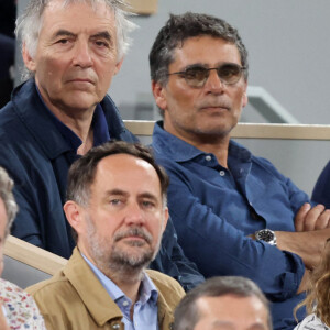 Roschdy Zem, guest, Pascal Elbé, Pierre Deladonchamps et Agnès Boulard (Mademoiselle Agnès) en tribune (jour 13) lors des Internationaux de France de Tennis de Roland Garros 2022 à Paris, France, le 3 juin 2022. © Dominique Jacovides/Bestimage