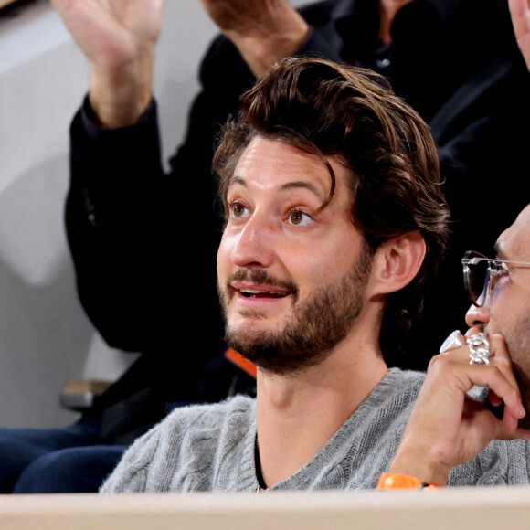 Pierre Niney en tribune (jour 13) lors des Internationaux de France de Tennis de Roland Garros 2022 à Paris, France, le 3 juin 2022. © Dominique Jacovides/Bestimage