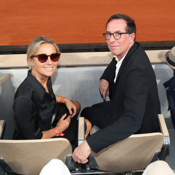 Anne-Sophie Lapix et Nicolas Hieronimus (Directeur général de L'Oréal) en tribune lors des Internationaux de France de Tennis de Roland Garros 2022 à Paris, France, le 3 juin 2022. © Bertrand Rindoff/Bestimage