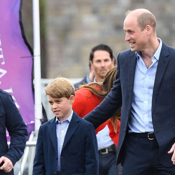Le prince George - Le duc et la duchesse de Cambridge, et leurs enfants, en visite à Cardiff, à l'occasion du jubilé de platine de la reine d'Angleterre. Le 4 juin 2022