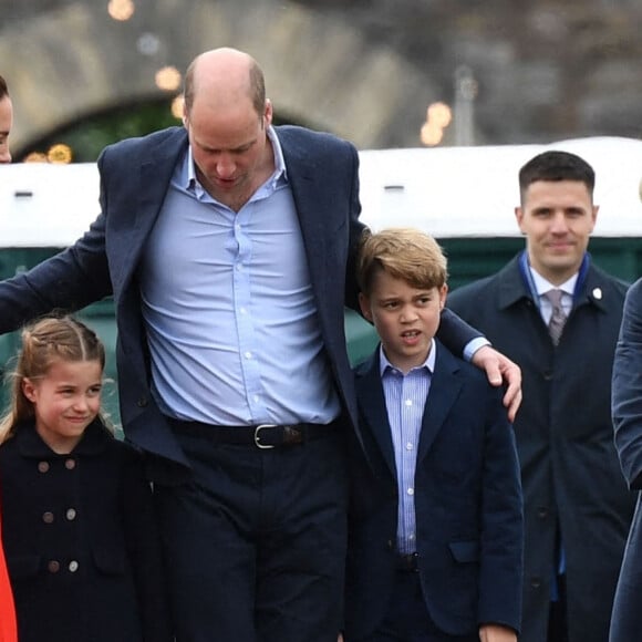 Le prince George - Le duc et la duchesse de Cambridge, et leurs enfants, en visite à Cardiff, à l'occasion du jubilé de platine de la reine d'Angleterre. Le 4 juin 2022