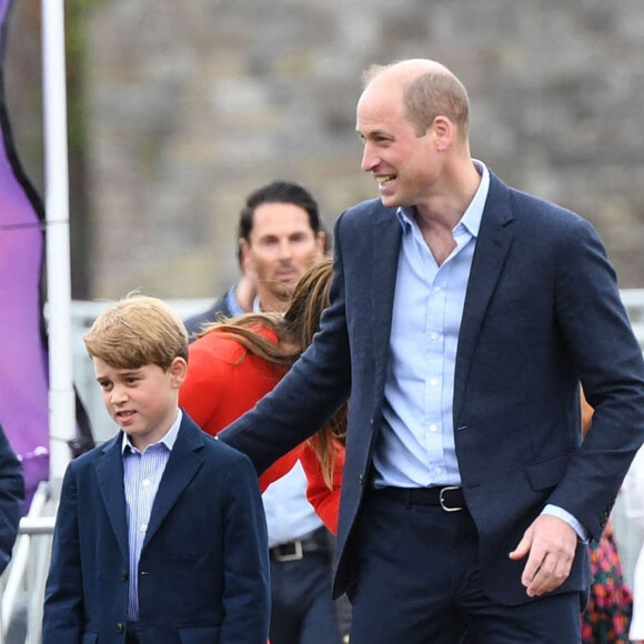 Le prince William, duc Cambridge, et le prince George - Le duc et la duchesse de Cambridge, et leurs enfants, en visite à Cardiff, à l'occasion du jubilé de platine de la reine d'Angleterre.