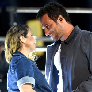 Exclusif - No Tabloids - Amir Haddad a chanté, pour la première fois sur scène, avec sa femme Lital (enceinte) - Enregistrement de l'émission "La Chanson de l'Année 2022" à Toulon, diffusée © Bruno Bebert / Bestimage