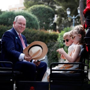 No Tabloïds - Le prince Albert II de Monaco avec ses enfants, le prince Jacques de Monaco, marquis des Baux et la princesse Gabriella de Monaco, comtesse de Carladès, en calèche pour se rendre à la fête des Fiefs 3ème rencontre des sites historiques Grimaldi de Monaco © Sebastien Botella/Nice Matin/Bestimage