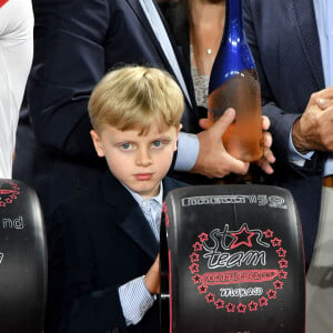 Le prince Albert II de Monaco, son fils Le prince Jacques de Monaco, marquis des Baux, lors de la 29ème édition du World Stars Football Match au Stade Louis II à Monaco, le 24 mai 2022. © Bruno Bebert/Bestimage 