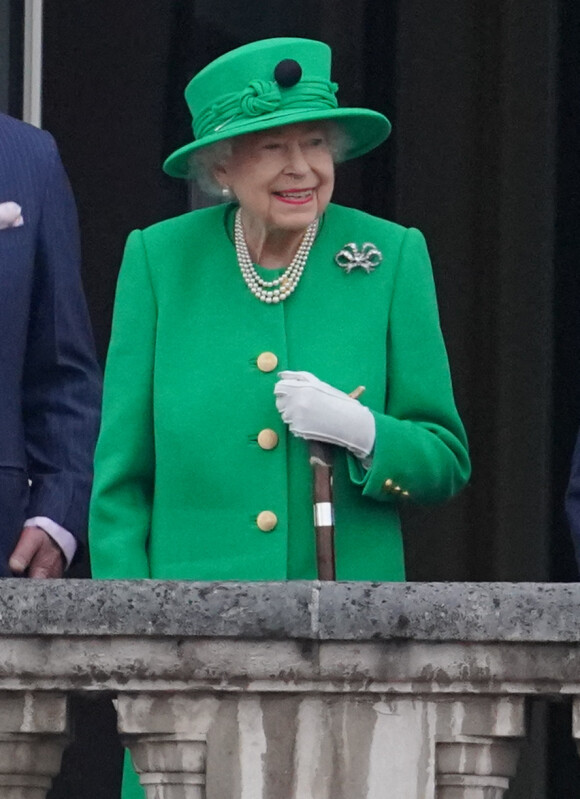 La reine Elisabeth II - La famille royale d'Angleterre au balcon du palais de Buckingham, à l'occasion du jubilé de la reine d'Angleterre. Le 5 juin 2022