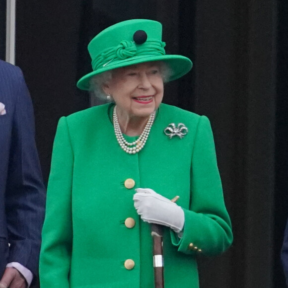 La reine Elisabeth II - La famille royale d'Angleterre au balcon du palais de Buckingham, à l'occasion du jubilé de la reine d'Angleterre. Le 5 juin 2022