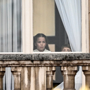 La princesse Charlotte et le prince Louis - La famille royale d'Angleterre au balcon du palais de Buckingham, à l'occasion du jubilé de la reine d'Angleterre. Le 5 juin 2022