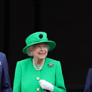 Le prince Charles, la reine Elisabeth II, le prince George - La famille royale d'Angleterre au balcon du palais de Buckingham, à l'occasion du jubilé de la reine d'Angleterre. Le 5 juin 2022  The Prince of Wales, Queen Elizabeth II and Prince George appear on the balcony during the Platinum Jubilee Pageant in front of Buckingham Palace, London, on day four of the Platinum Jubilee celebrations. Picture date: Sunday June 5, 2022. 