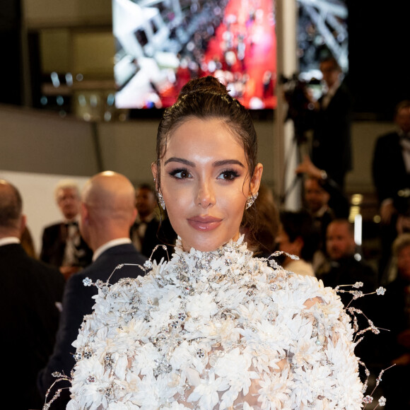 Nabilla Benattia (enceinte) - Montée des marches du film " Stars At Noon " lors du 75ème Festival International du Film de Cannes. Le 25 mai 2022 © Cyril Moreau / Bestimage