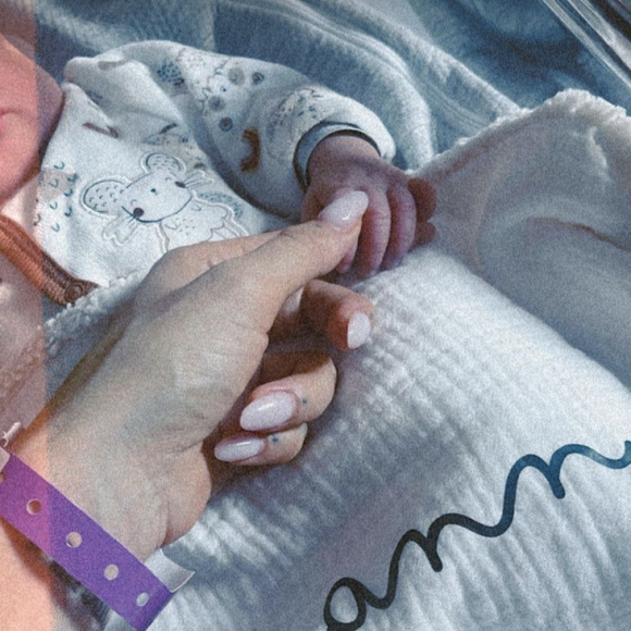 Nabilla a donné naissance à son deuxième enfant, un petit garçon prénommé Leyann - Instagram