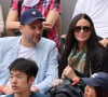 Demi Moore et son compagnon Daniel Humm dans les tribunes lors des Internationaux de France de Tennis de Roland Garros 2022. Paris, le 5 juin 2022. © Dominique Jacovides/Bestimage