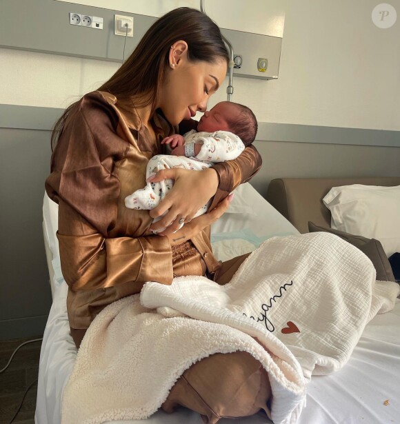 Nabilla Benattia maman pour la 2e fois, tendre photo avec son fils Leyann