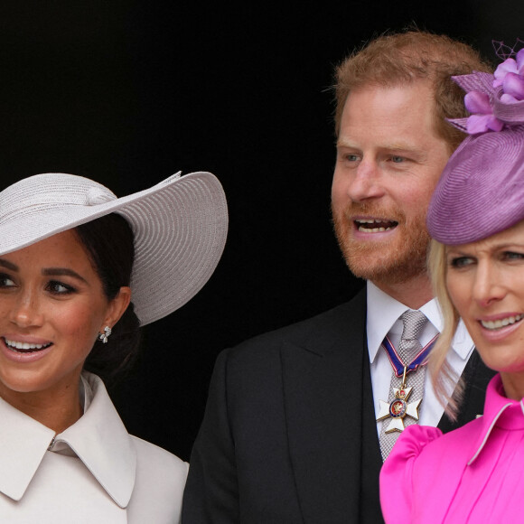 Le prince Harry, duc de Sussex, Meghan Markle, duchesse de Sussex, et Zara Phillips (Zara Tindall) - Les membres de la famille royale et les invités à la sortie de la messe du jubilé, célébrée à la cathédrale Saint-Paul de Londres, Royaume Uni, le 3 juin 2022. 