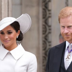 Le prince Harry, duc de Sussex, et Meghan Markle, duchesse de Sussex - Les membres de la famille royale et les invités à la sortie de la messe du jubilé, célébrée à la cathédrale Saint-Paul de Londres, Royaume Uni, le 3 juin 2022. 