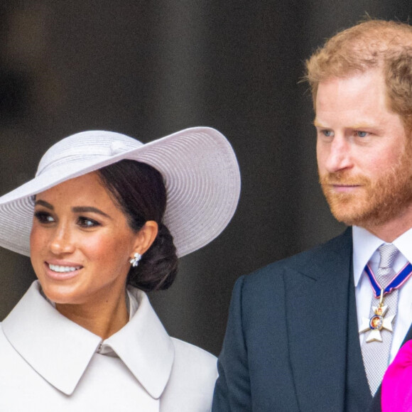 Le prince Harry, duc de Sussex, et Meghan Markle, duchesse de Sussex - Les membres de la famille royale et les invités lors de la messe célébrée à la cathédrale Saint-Paul de Londres, dans le cadre du jubilé de platine (70 ans de règne) de la reine Elisabeth II d'Angleterre. Londres, le 3 juin 2022. 