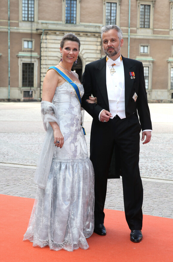 La princesse Martha Louise de Norvège et son mari Ari Behn - Arrivées au mariage de Carl Philip de Suède et Sofia Hellqvist à la chapelle du palais royal à Stockholm le 13 juin 2015 