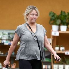 Exclusif - Heather Locklear a acheté des vitamines dans une pharmacie de Los Angeles, le 19 mai 2022.