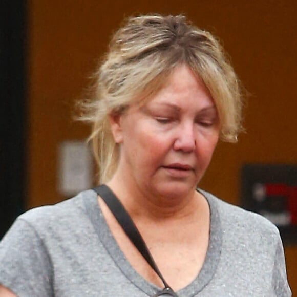 Exclusif - Heather Locklear a acheté des vitamines dans une pharmacie de Los Angeles, le 19 mai 2022.