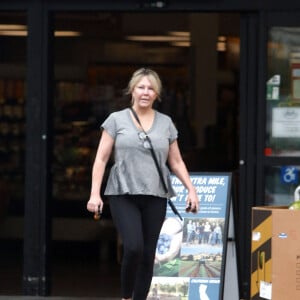 Exclusif - Heather Locklear a acheté des vitamines dans une pharmacie de Los Angeles, le 19 mai 2022.