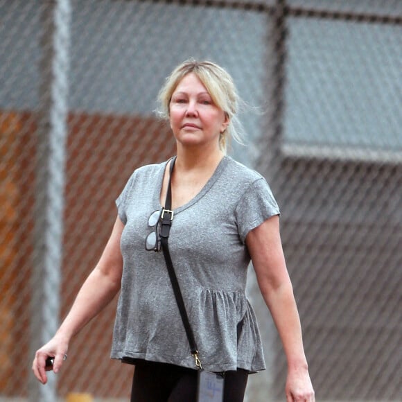 Exclusif - Heather Locklear a acheté des vitamines dans une pharmacie de Los Angeles, le 19 mai 2022.