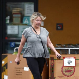 Exclusif - Heather Locklear a acheté des vitamines dans une pharmacie de Los Angeles, le 19 mai 2022.