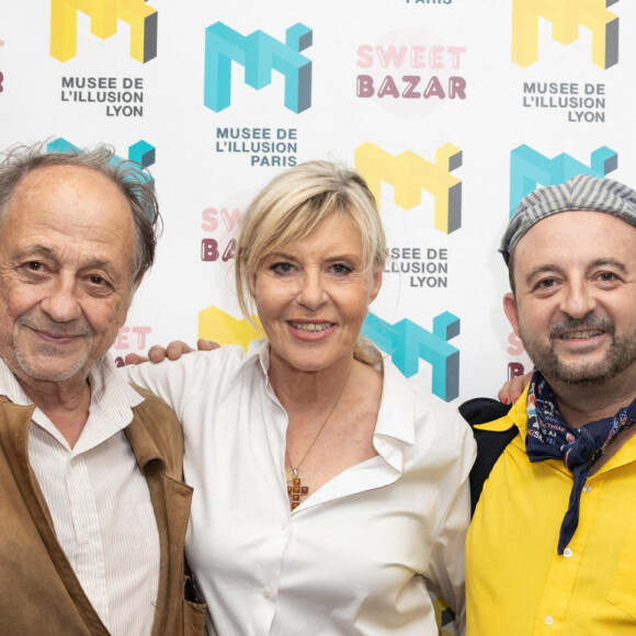 Exclusif - Chantal Ladesou et son mari Michel Ansault et Jean-Louis Barcelona, guest - Soirée "Just an Illusion" au musée de l'Illusion à Paris le 8 juin 2022. Vous allez rétrécir, marcher au plafond ou flotter dans l'espace.... Une expérience inédite dans un monde où tout est possible. Hier soir, S. Sisley et son équipe de l'agence Sandra and Co réunissaient le tout Paris pour un moment fascinant au coeur du musée des illusions ou tous vos sens sont chamboulés. Une soirée sous le signe du rêve et de l'utopie, pour célébrer cet évènement. Au Musée de l'Illusion, on y vient pour s'amuser, découvrir et surtout laisser grandir en nous cette envie d'être émerveillé. © Jérémy Melloul/Bestimage