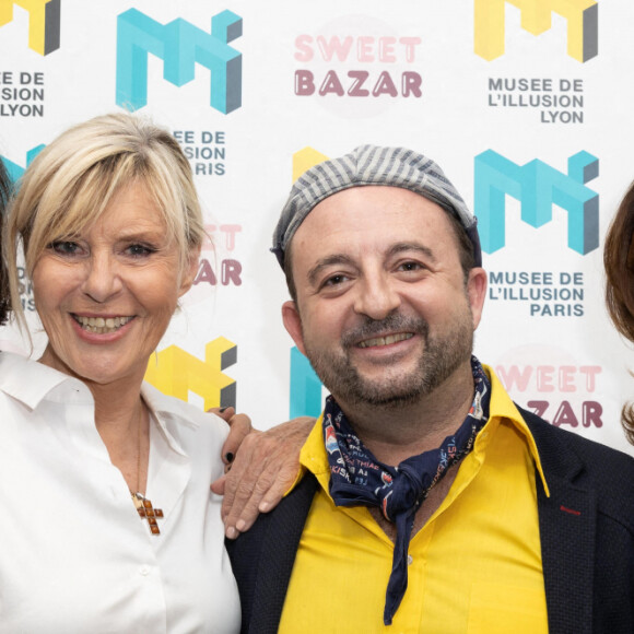 Exclusif - Sandra Sisley, Chantal Ladesou et son mari Michel Ansault et Jean-Louis Barcelona, guest - Soirée "Just an Illusion" au musée de l'Illusion à Paris le 8 juin 2022. Vous allez rétrécir, marcher au plafond ou flotter dans l'espace.... Une expérience inédite dans un monde où tout est possible. Hier soir, S. Sisley et son équipe de l'agence Sandra and Co réunissaient le tout Paris pour un moment fascinant au coeur du musée des illusions ou tous vos sens sont chamboulés. Une soirée sous le signe du rêve et de l'utopie, pour célébrer cet évènement. Au Musée de l'Illusion, on y vient pour s'amuser, découvrir et surtout laisser grandir en nous cette envie d'être émerveillé. © Jérémy Melloul/Bestimage