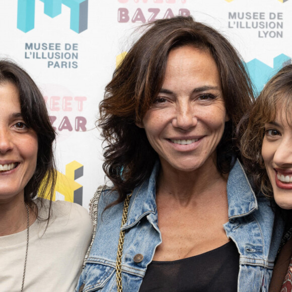 Exclusif - Gaelle Constantini, Sandra Sisley et Vanessa Guide - Soirée "Just an Illusion" au musée de l'Illusion à Paris le 8 juin 2022. Vous allez rétrécir, marcher au plafond ou flotter dans l'espace.... Une expérience inédite dans un monde où tout est possible. Hier soir, S. Sisley et son équipe de l'agence Sandra and Co réunissaient le tout Paris pour un moment fascinant au coeur du musée des illusions ou tous vos sens sont chamboulés. Une soirée sous le signe du rêve et de l'utopie, pour célébrer cet évènement. Au Musée de l'Illusion, on y vient pour s'amuser, découvrir et surtout laisser grandir en nous cette envie d'être émerveillé. © Jérémy Melloul/Bestimage 