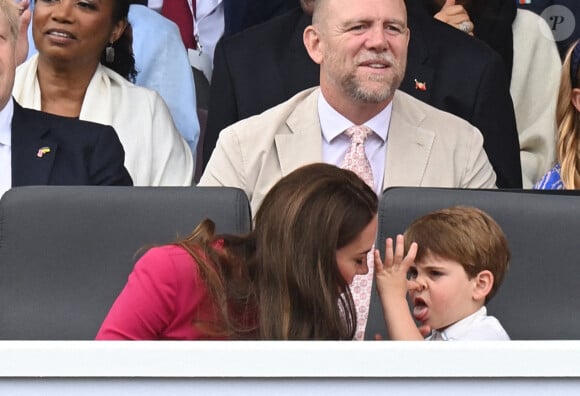 Catherine (Kate) Middleton, duchesse de Cambridge, Le prince Louis de Cambridge, La princesse Charlotte de Cambridge, Mike Tindall, sa fille Mia Grace - Jubilé de platine de la reine Elisabeth II d'Angleterre à Bukingham Palace à Londres, le 5 juin 2022.