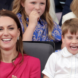 Catherine (Kate) Middleton, duchesse de Cambridge, Le prince Louis de Cambridge, La princesse Charlotte de Cambridge, Mike Tindall, sa fille Mia Grace - Jubilé de platine de la reine Elisabeth II d'Angleterre à Bukingham Palace à Londres, le 5 juin 2022.