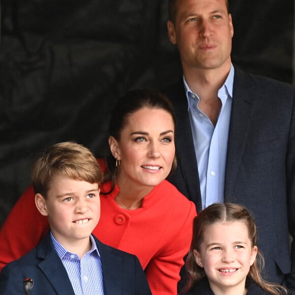 Le prince William, duc de Cambridge, et Catherine (Kate) Middleton, duchesse de Cambridge, accompagnés de leurs enfants, le prince George de Cambridge et la princesse Charlotte de Cambridge en visite au château de Cardiff, Royaume Uni, le 4 juin 2022, à l'occasion du jubilé de platine de la reine d'Angleterre.