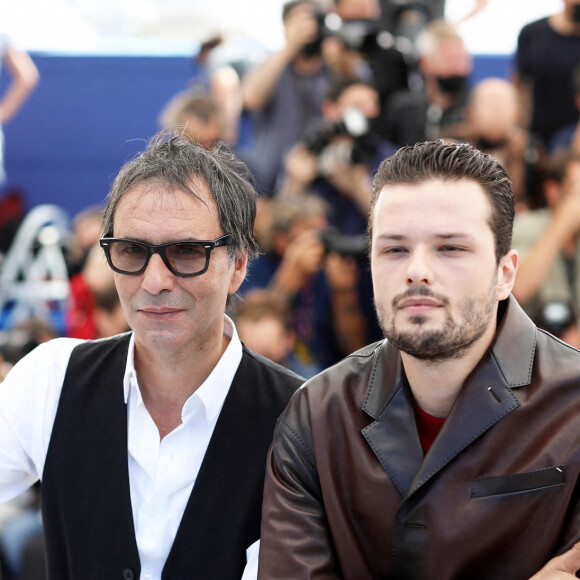 Samuel Benchetrit (réalisateur), Jules Benchetrit (fils de Samuel Benchetrit et Marie Trintignant) au photocall du film Cette musique ne joue pour personne (Cannes première) lors du 74ème festival international du film de Cannes le 10 juillet 2021 © Borde / Jacovides / Moreau / Bestimage