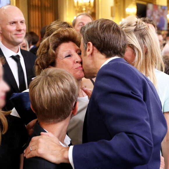 Emmanuel Macron avec sa mère Françoise Noguès, Tiphaine Auzière et son compagnon Antoine, Brigitte Macron - Cérémonie d'investiture du président de la République, Emmanuel Macron au Palais de l'Elysée à Paris