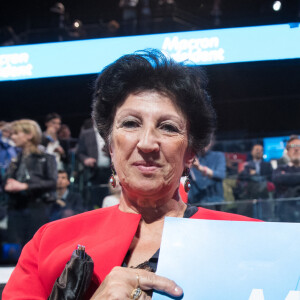 Françoise Noguès-Macron (mère Emmanuel Macron) - La famille, les amis et soutiens d'Emmanuel Macron dans les tribunes lors du grand meeting d'Emmanuel Macron, candidat d'En Marche! à l'élection présidentielle 2017, à l'AccorHotels Arena à Paris, France, le lundi 17 avril 2017