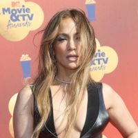 Jennifer Lopez plus diva que jamais... et furieuse de devoir partager le Super Bowl avec Shakira !