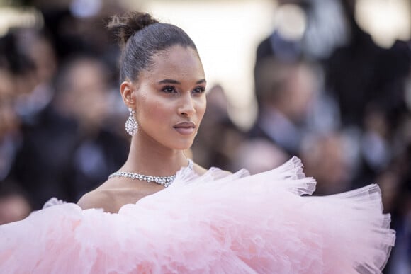 Cindy Bruna (bijoux Chaumet) - Montée des marches du film " Armageddon Time " lors du 75ème Festival International du Film de Cannes. Le 19 mai 2022 © Cyril Moreau / Bestimage 