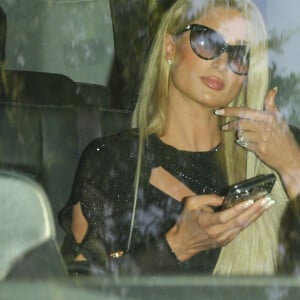 Paris Hilton avec son mari Carter Reum et sa mère Kathy Hilton arrivent au mariage de Britney Spears et Sam Asghari à Los Angeles, le 9 juin 2022.