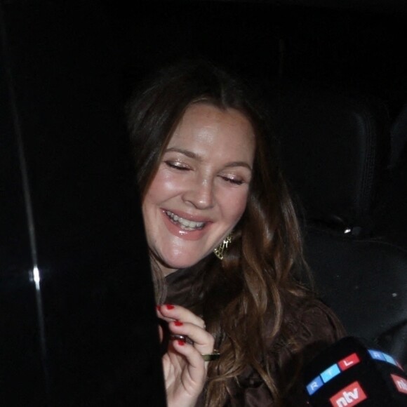 Drew Barrymore arrive au mariage de Britney Spears et Sam Asghari à Los Angeles, le 9 juin 2022.