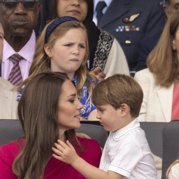 Catherine (Kate) Middleton, duchesse de Cambridge, Le prince Louis de Cambridge, La princesse Charlotte de Cambridge, Mike Tindall, sa fille Mia Grace - Jubilé de platine de la reine Elisabeth II d'Angleterre à Bukingham Palace à Londres, le 5 juin 2022. 