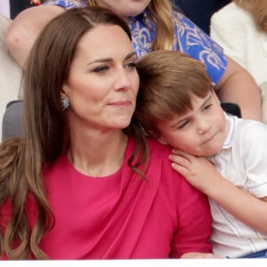 Catherine Kate Middleton, duchesse de Cambridge et le prince Louis - La famille royale regarde la grande parade qui clôture les festivités du jubilé de platine de la reine à Londres.