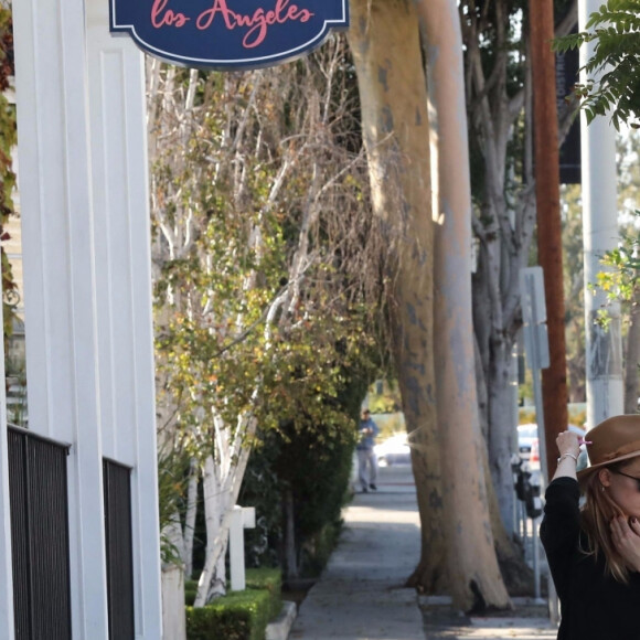 Amber Heard est allée déjeuner avec son ex compagne Tasya van Ree au restaurant Gracias Madre à West Hollywood, le 10 novembre 2017.