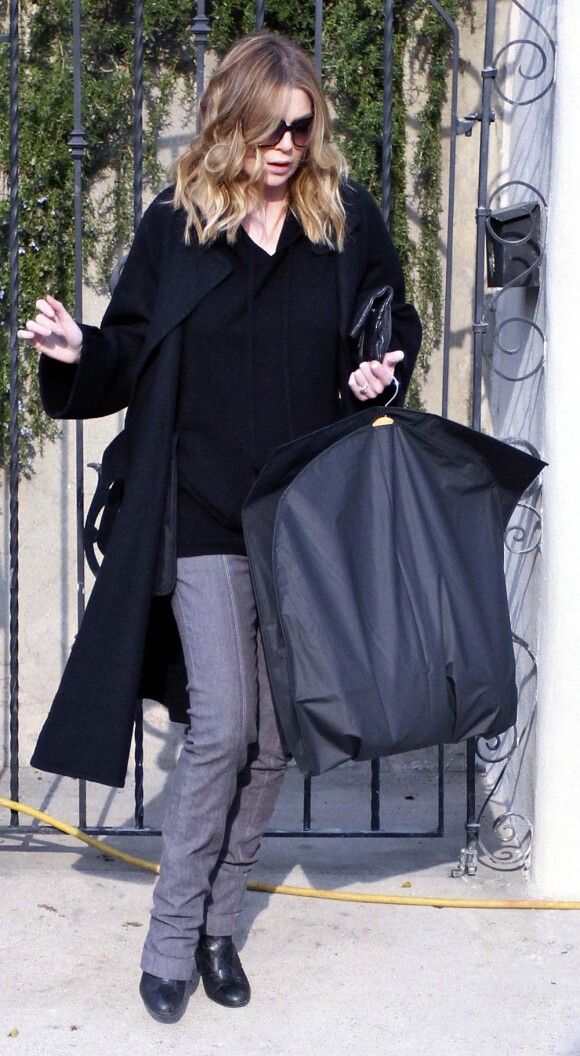 Ellen Pompeo à Los Angeles, sortant de son domicile pour se rendre aux Studios Universal, le 2 février 2010