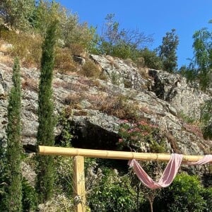Christine Bravo a dévoilé en photos ses cadeaux reçus pour son mariage en Corse : des plantes, des arbres... Instagram, juin 2022.
