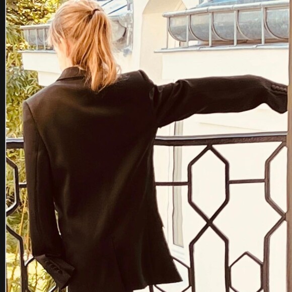 Carla Bruni : sa fille Giulia Sarkozy a tellement grandi, et lui pique ses vêtements
