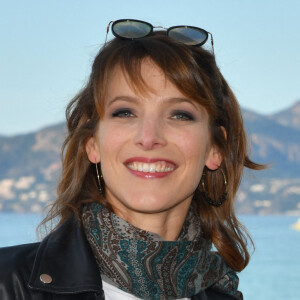 Elodie Varlet de la série "Plus Belle La Vie" sur la croisette lors de la 2e édition du "Canneseries" à Cannes, le 7 avril 2019. © Bruno Bébert/Bestimage